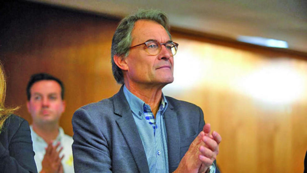 Exaltos cargos catalanes deben devolver dinero de referéndum