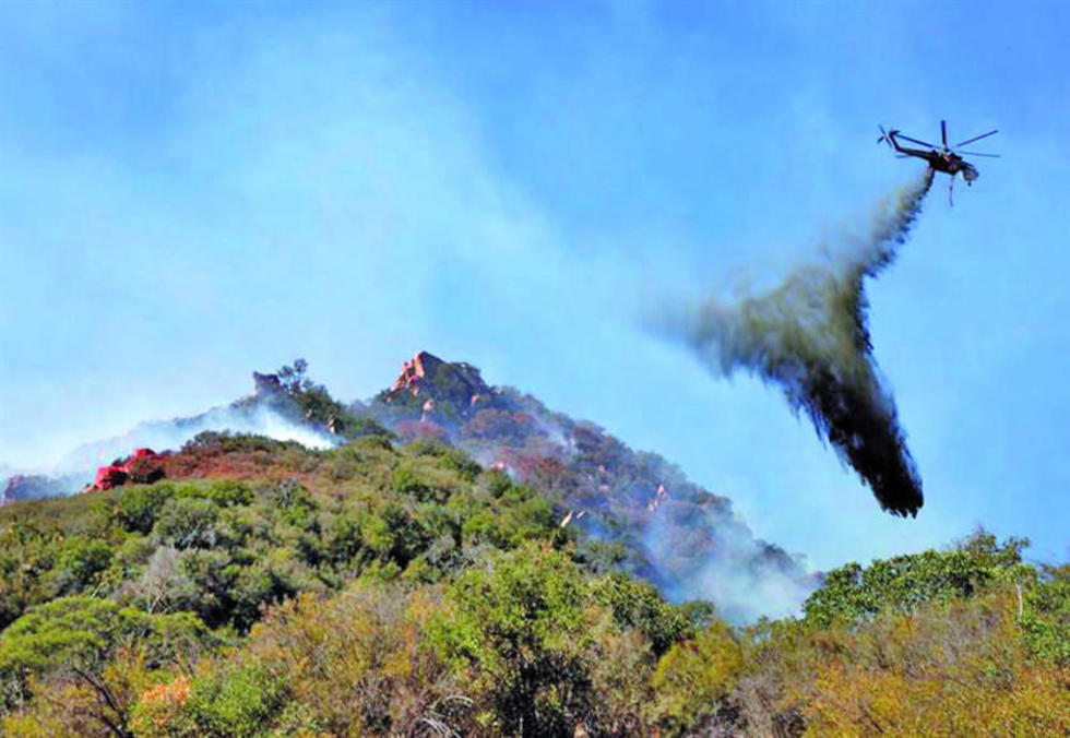 Vientos atizan incendios en EE.UU donde hay 31 muertos