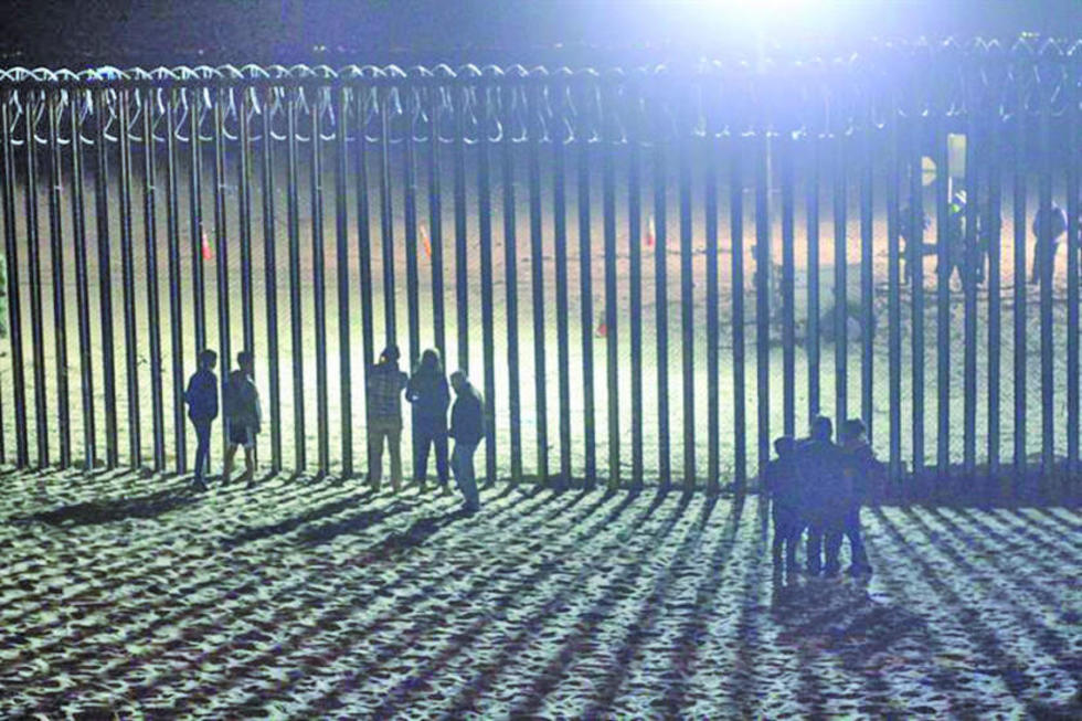 Caravana migrante se acerca a la meta y EE.UU. refuerza frontera