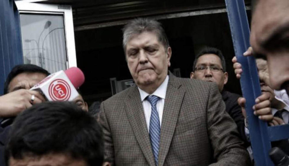 Fiscal solicita impedir salida de Perú para Alan García, según medios