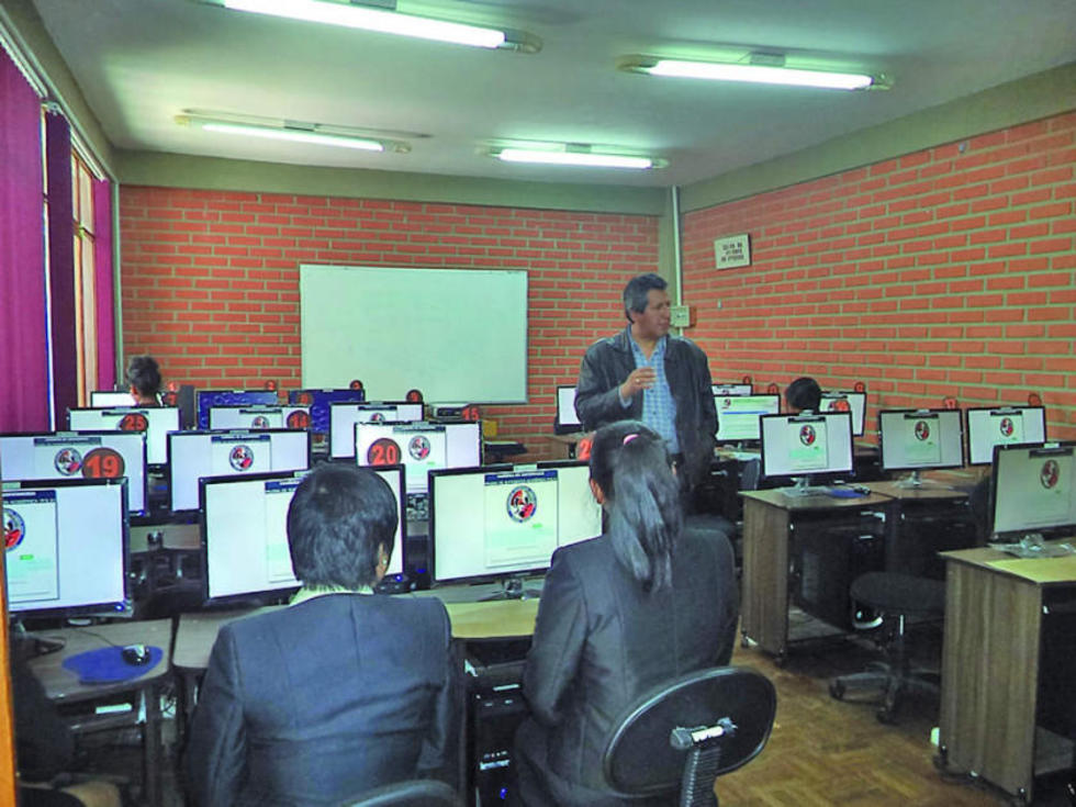 Toman prueba de suficiencia a Enfermería y Arquitectura 