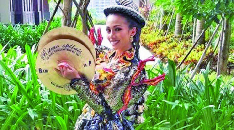 La boliviana baila caporal  en el Miss Mundo 2018