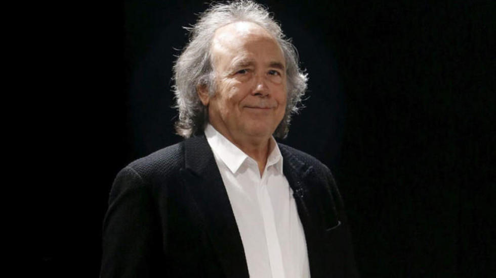La voz de Serrat transporta  el aroma de “Mediterráneo”