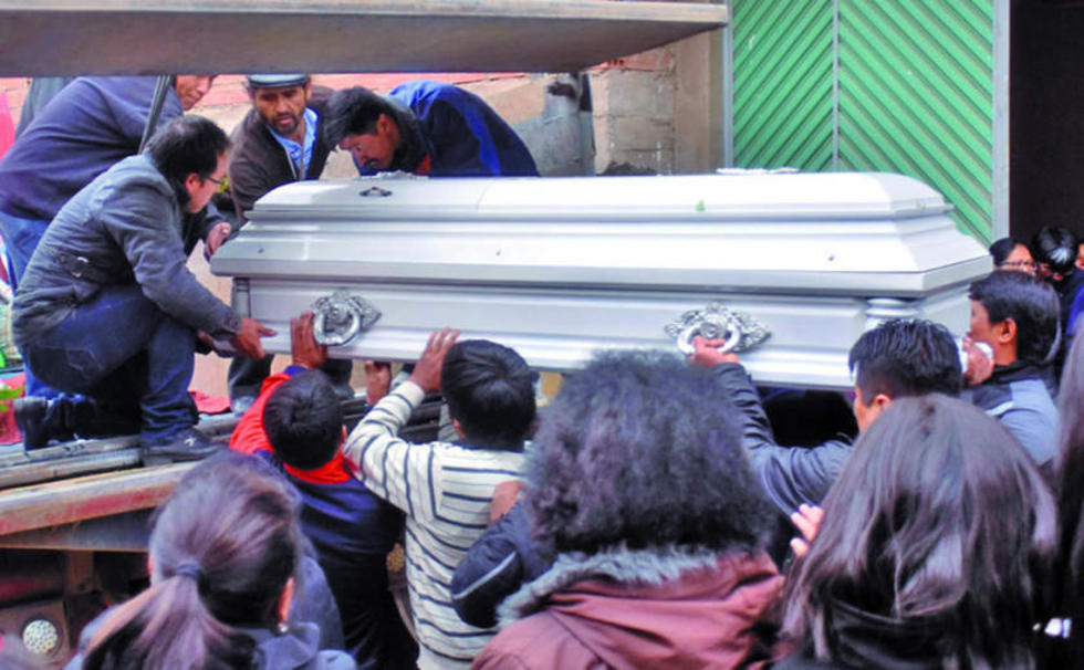 Dos estudiantes fallecen en una avalancha humana en Feipobol