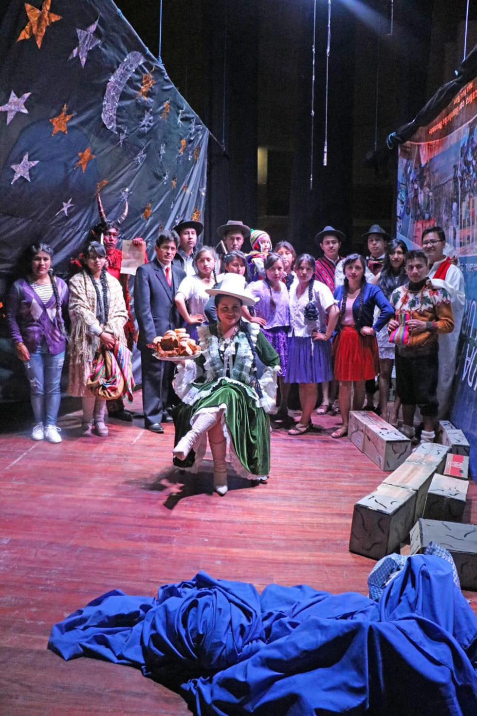 Estudiantes actúan en teatro la obra Supaypata Chakan