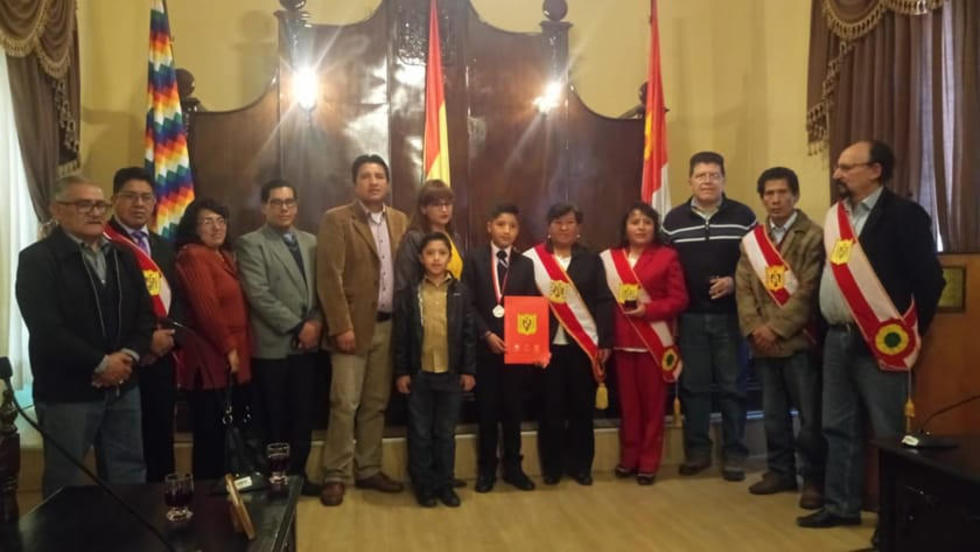 Consejo condecora con el “Orden Cerro de Plata” al ajedrecista Humberto Bracamonte