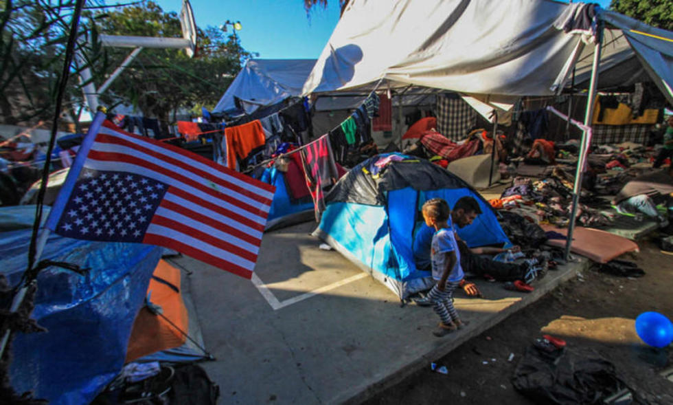 Migrantes se dividen mientras unos retornan otros van a EE.UU.