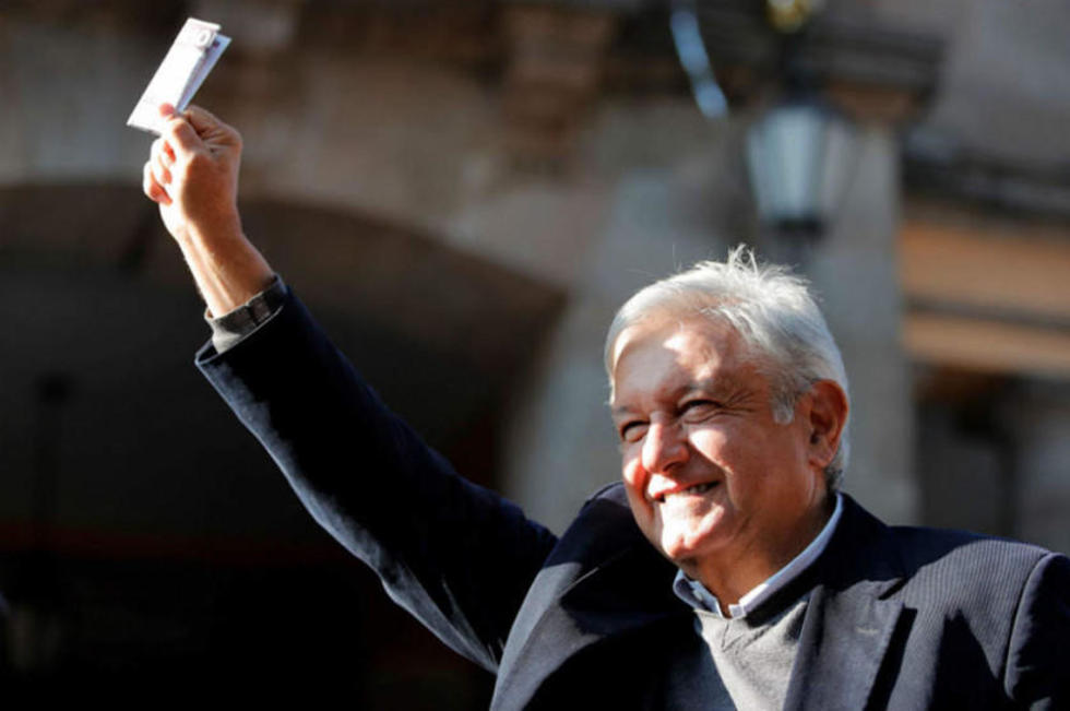 López Obrador está ante el dilema de cumplir sus promesas en México