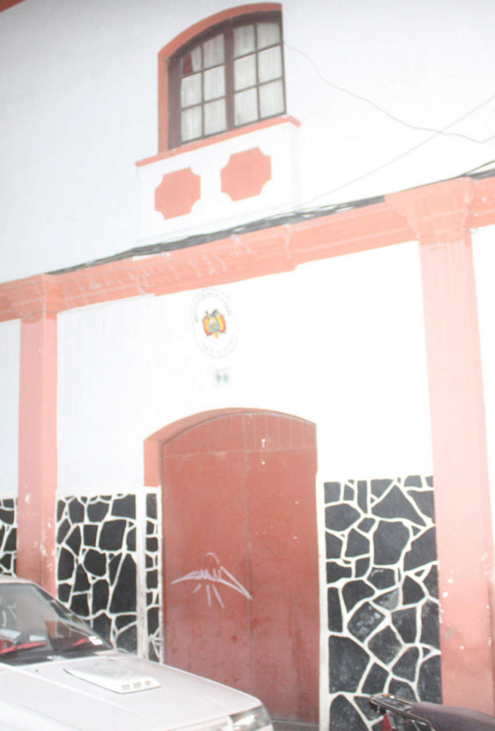 Quinceañera denuncia a su padrastro y este se acuchilla en el vientre