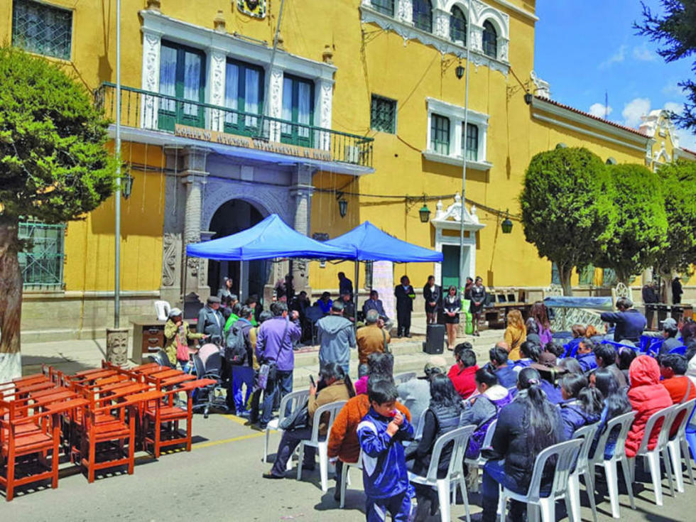 La Gobernación entrega equipamiento a institutos