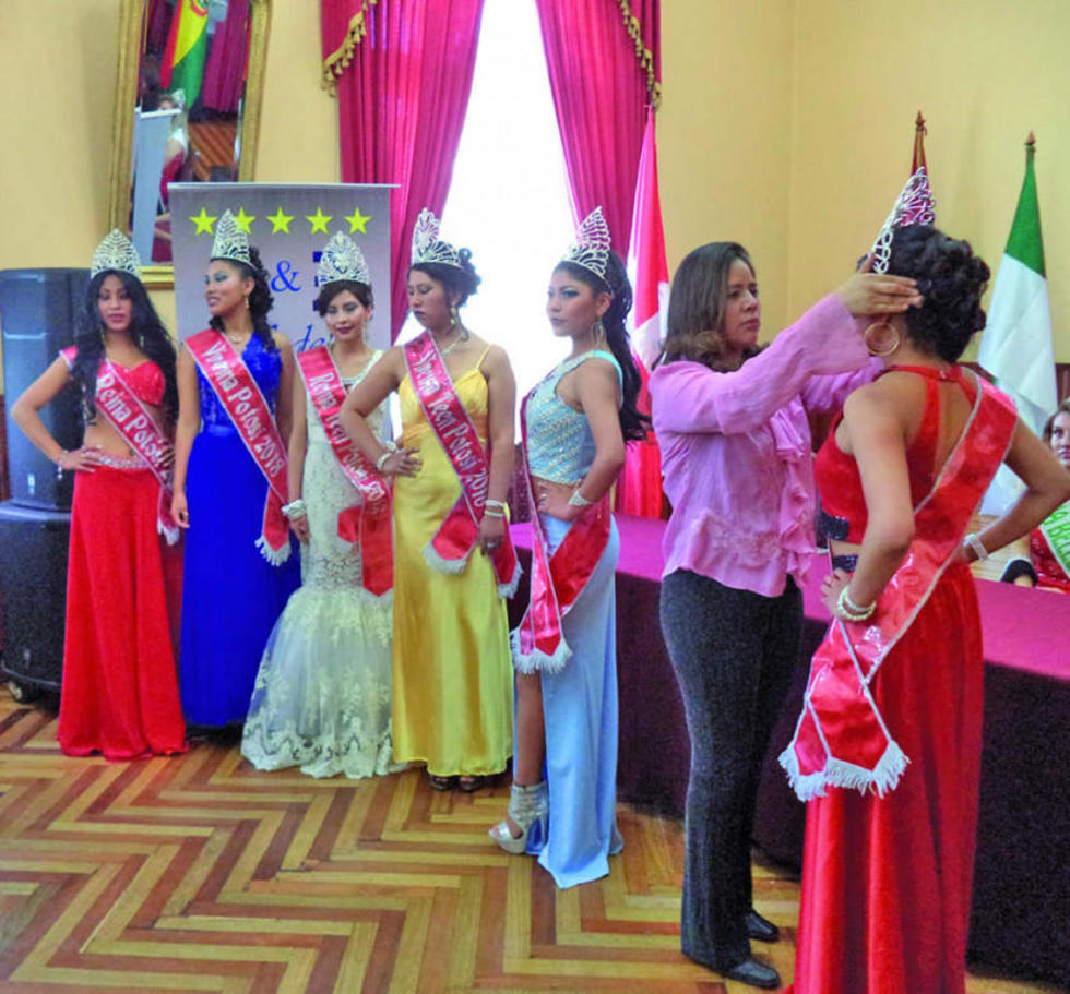 Coronan a elegidas de Belleza Potosí