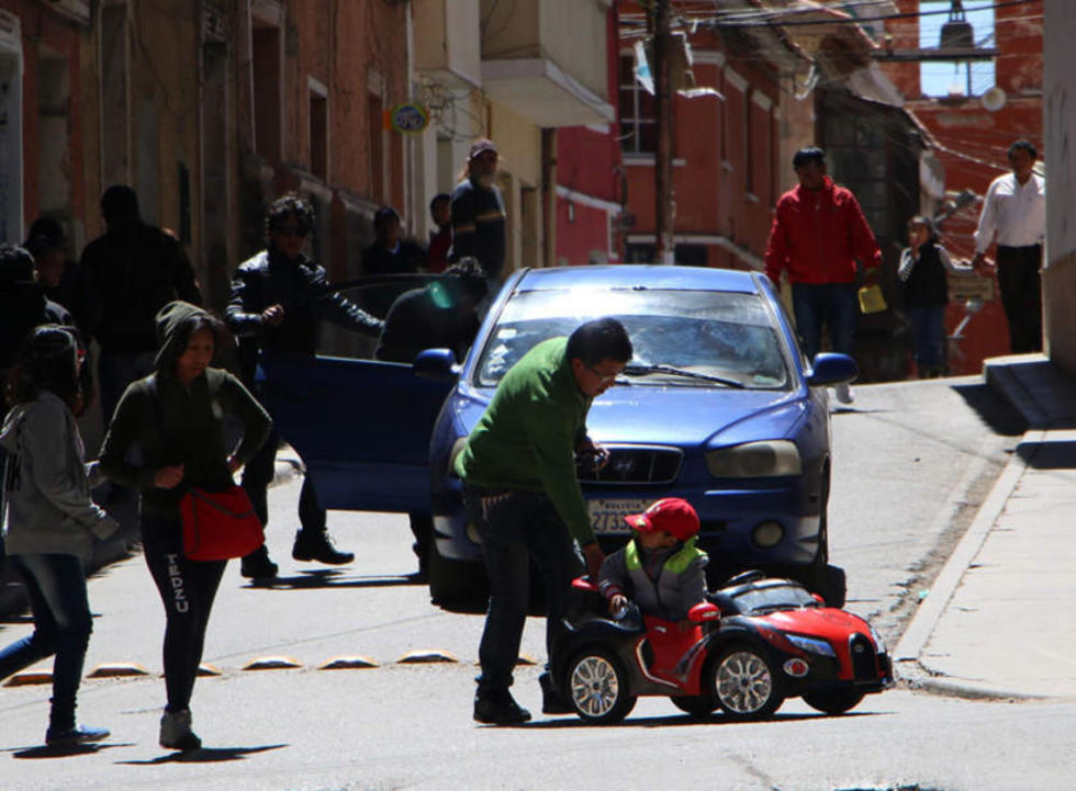 Los policías de tránsito harán cumplir la restricción vehicular