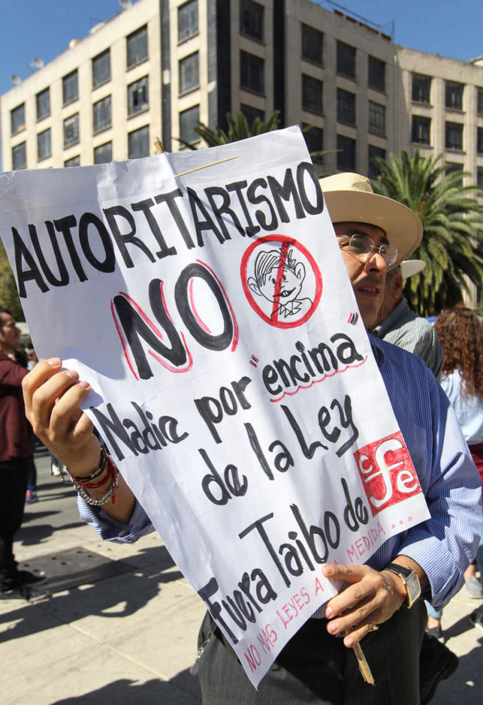Ya protestan contra el presidente de México