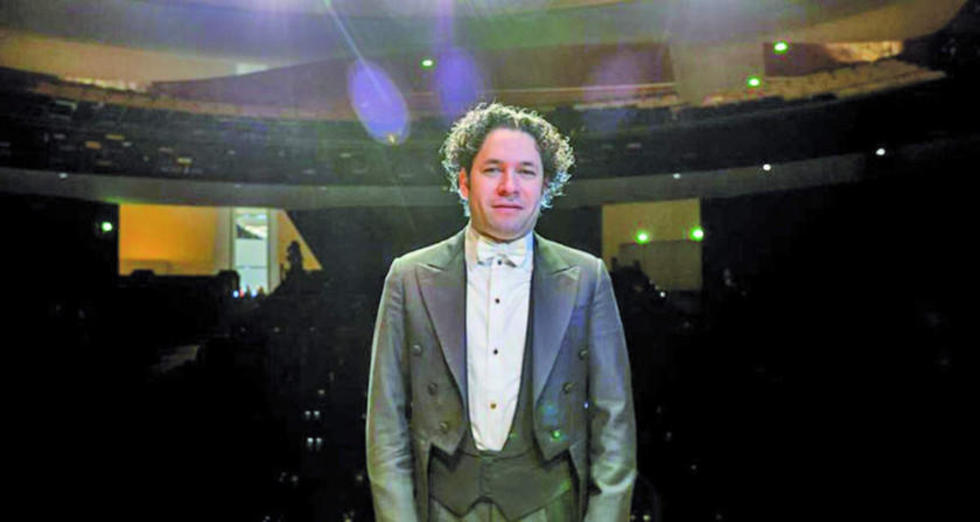 Premian a Dudamel con medalla de artes