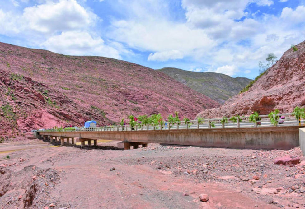 Chayanta recibe puente que permite la integración vial