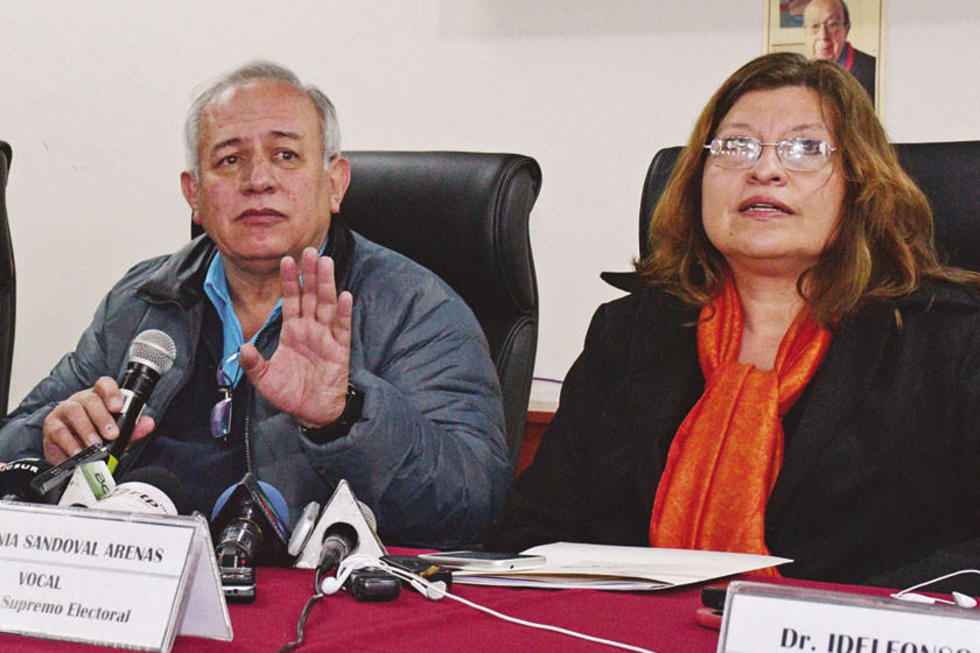 MAS prepara demanda legal contra dos vocales del TSE