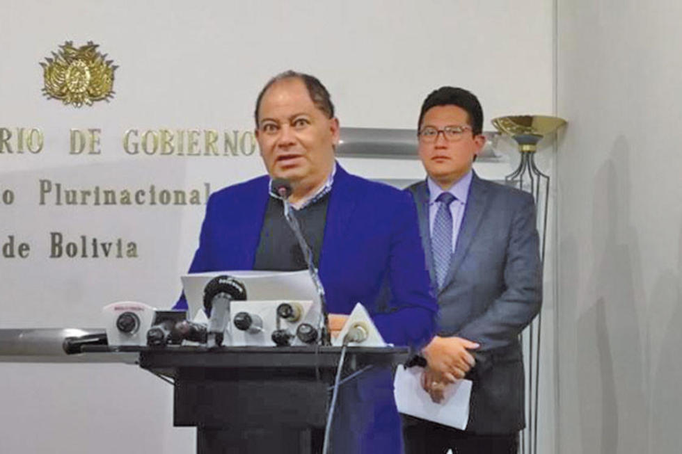 Piden informe oral al ministro Romero