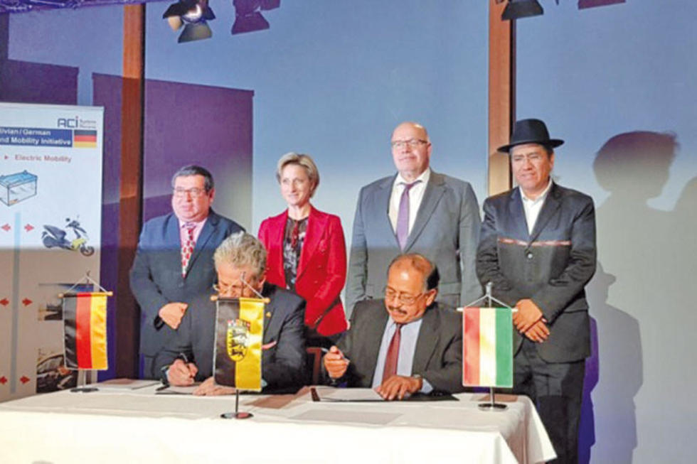 Bolivia y Alemania forman empresa mixta para producir baterías de litio