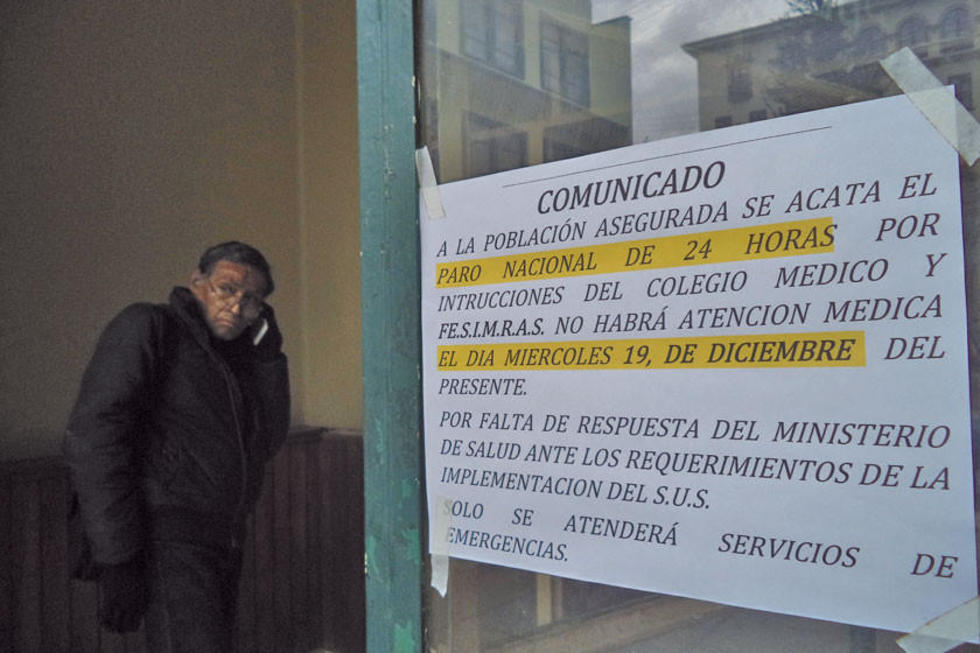 Salubristas declaran emergencia  por el Seguro Universal de Salud