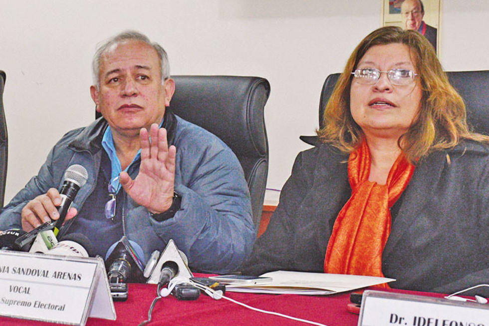 Suman dos vocales del TSE que piden suspender las primarias