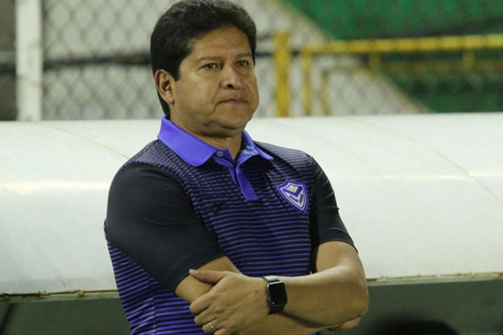 Dejan plantado al técnico Villegas