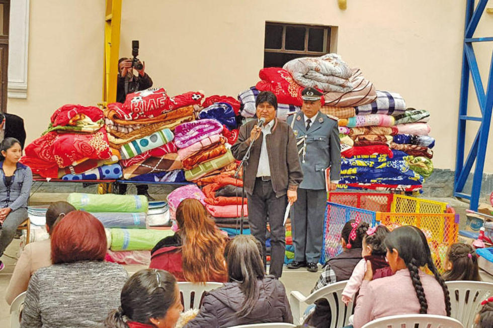 Evo Morales promete agilizar los trámites para adopción de niños