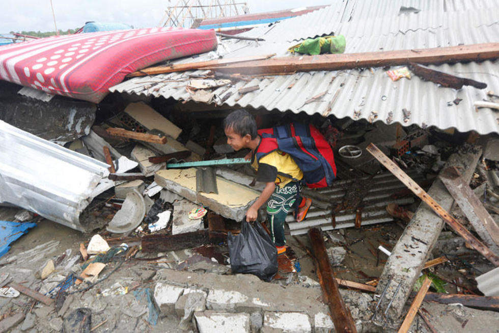 Tsunami en Indonesia causa 373 muertos y además 1.459 heridos 