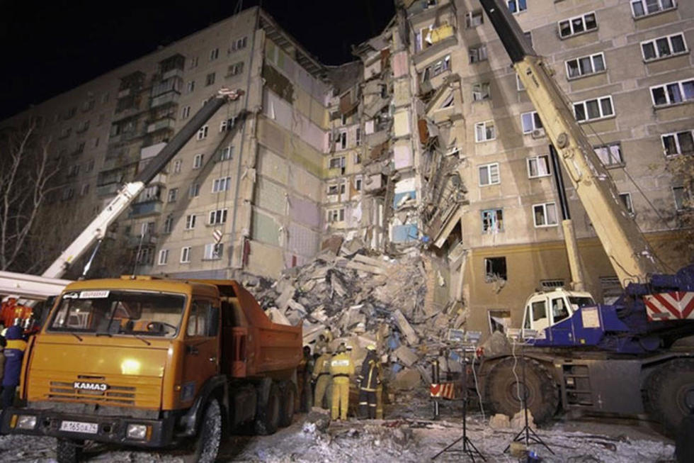 Encuentran viva a bebé tras el derrumbe de edificio en Rusia