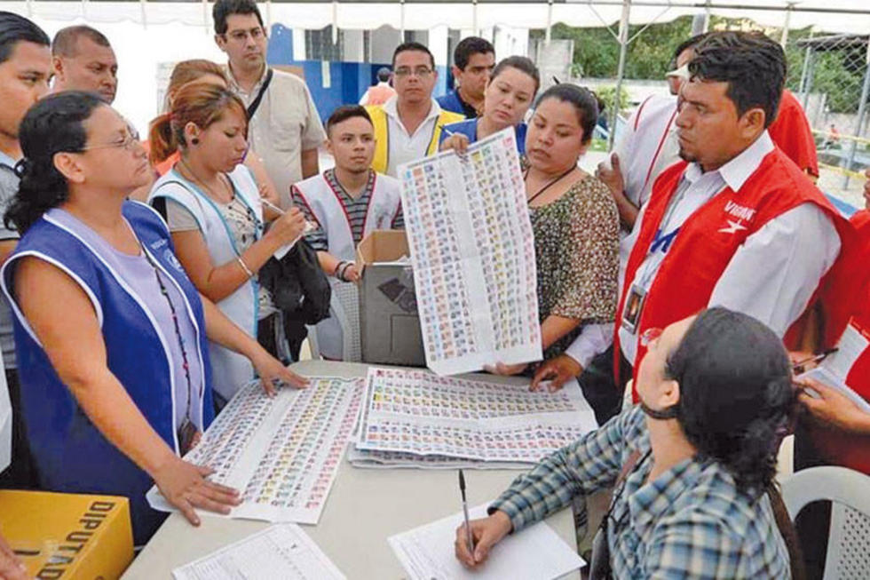 El Salvador apunta a un giro político histórico a un mes de las elecciones