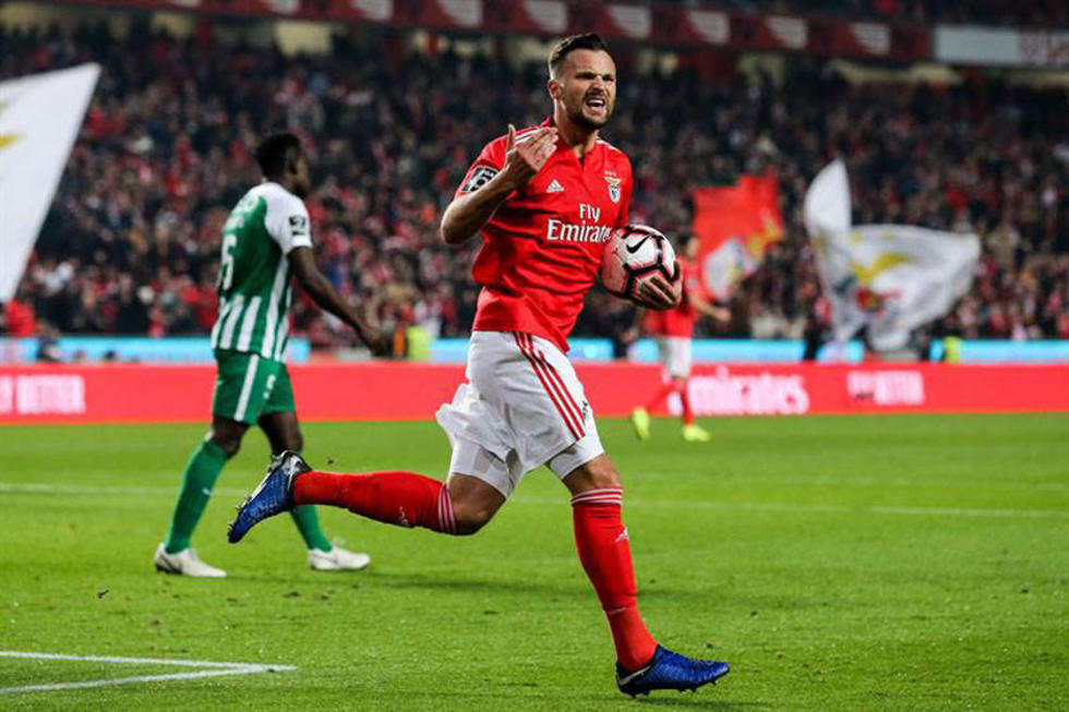 Benfica gana en su primer reto sin Rui Vitória