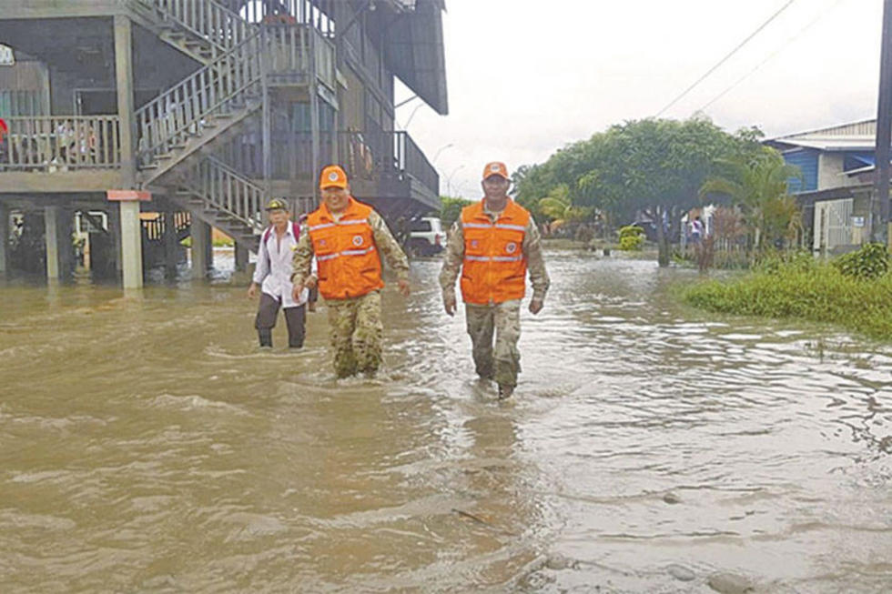 Inundaciones afectan a más de 1.300 familias de tres municipios cruceños