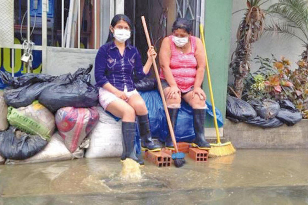 Perú declara emergencia ambiental por inundación de aguas servidas
