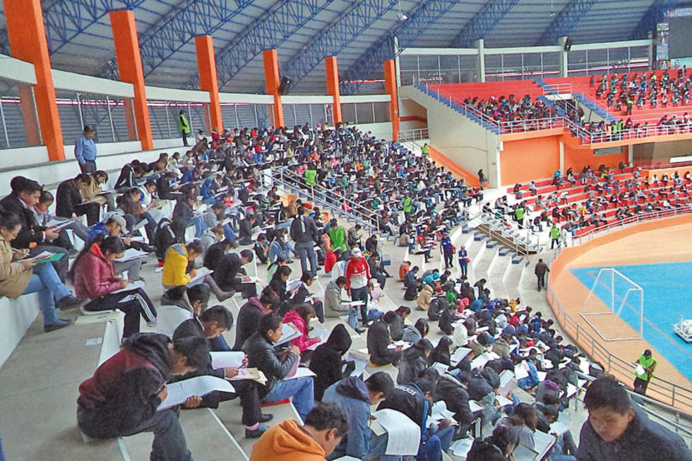 Más de 3.000 dan examen a las escuelas de maestros