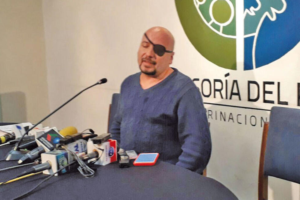 Tezanos dice que defiende su imagen como defensor