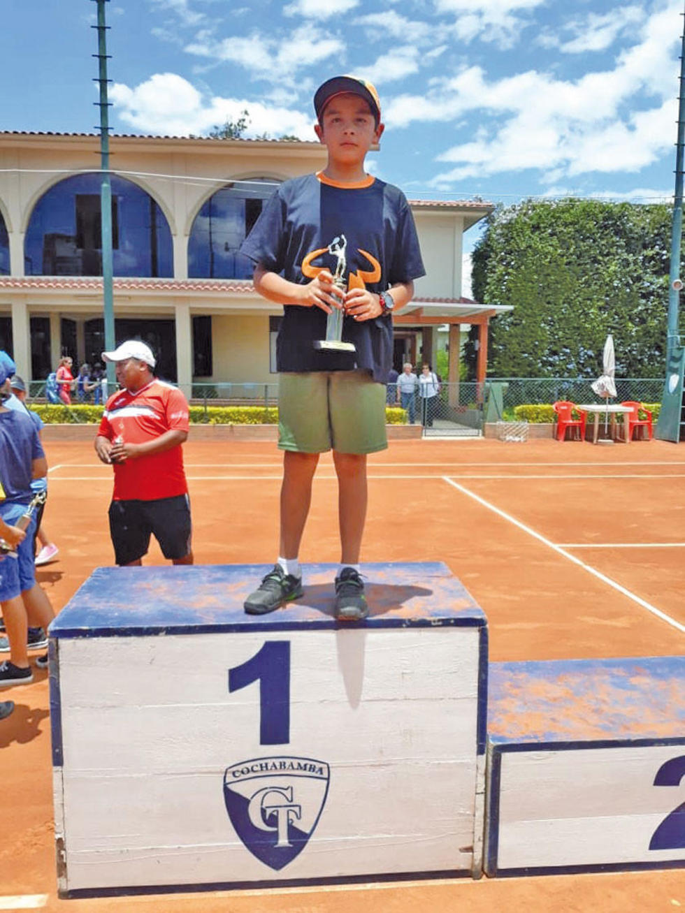 Potosino Sandoval se corona campeón nacional de tenis en Cochabamba 