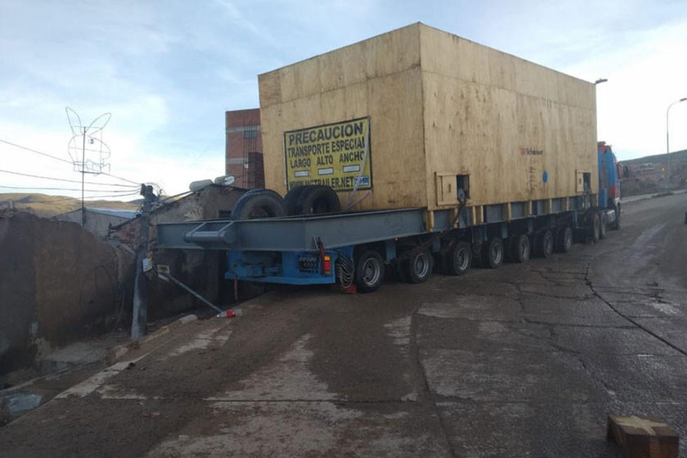 Tráiler casi desploma un inmueble en la zona norte de la ciudad