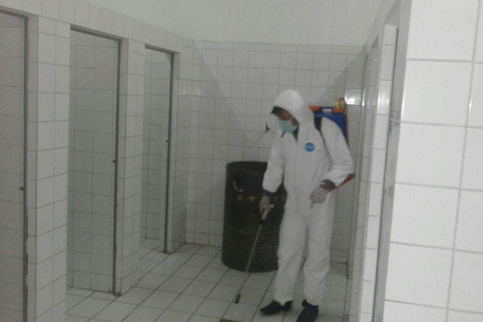 Fumigan escuelas para prevenir enfermendades como la papera y varicela