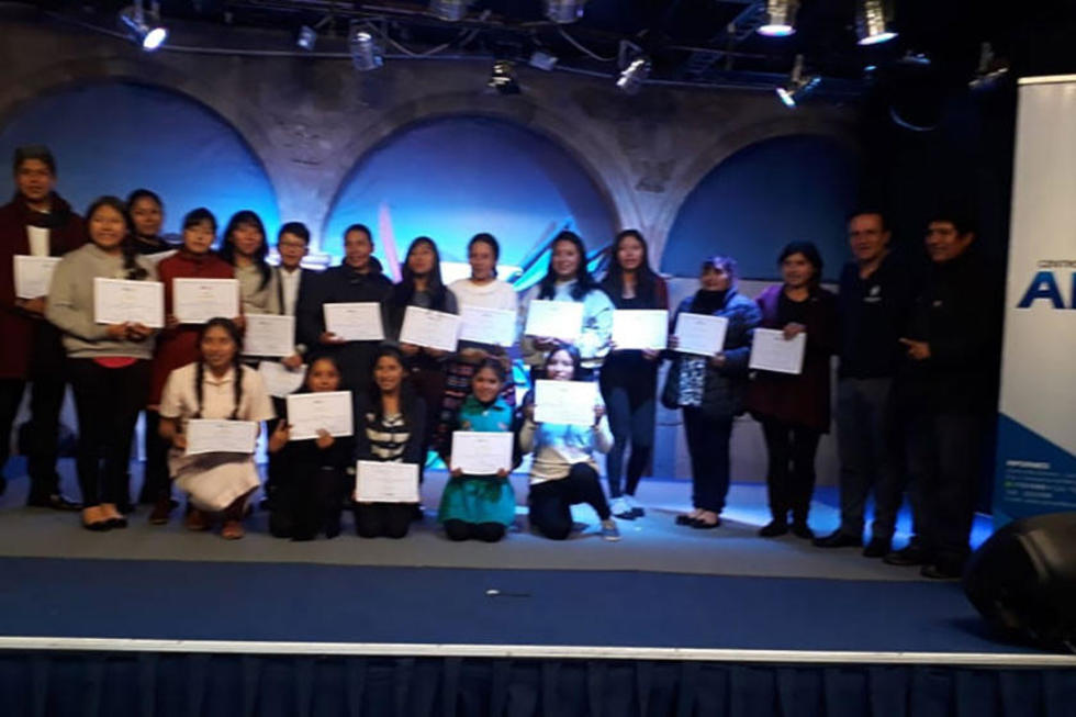 Albor entrega certificados a más de 40 niños y jóvenes