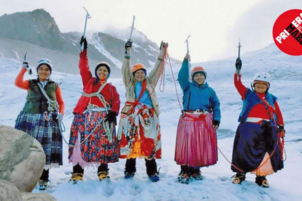 Revista de España destaca destreza de cholitas alpinistas 