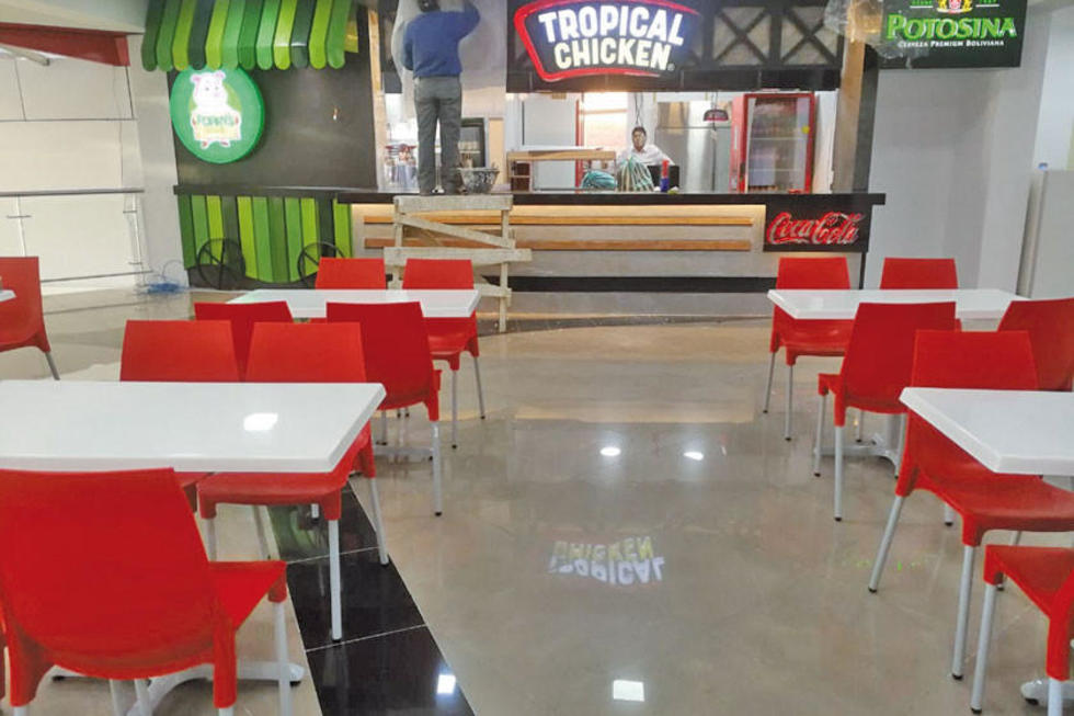 Inauguran patio de comidas con cuatro cadenas nacionales