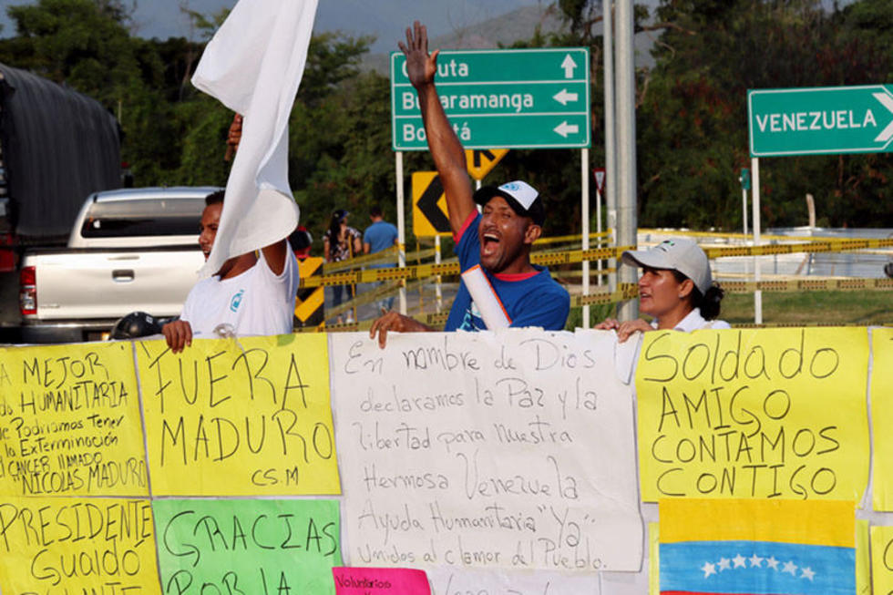 Venezuela refuerza la presencia militar para que no entre ayuda