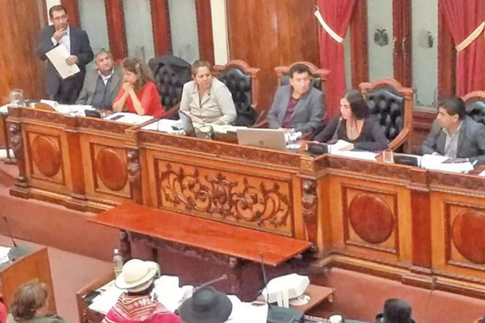 Diálogo con médicos es incierto y la ley del SUS pasa al Senado