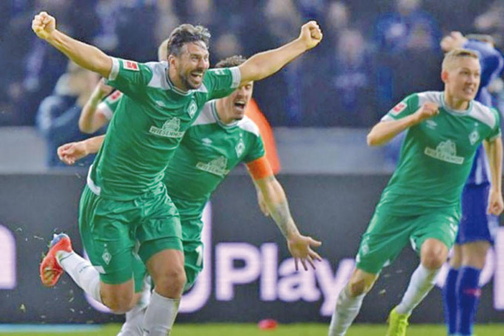 Claudio Pizarro hace historia en la Bundesliga