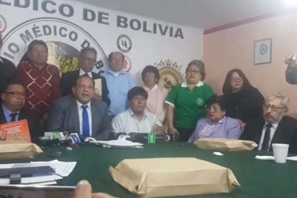 Gobierno promulga la ley del SUS y los médicos anuncian protestas