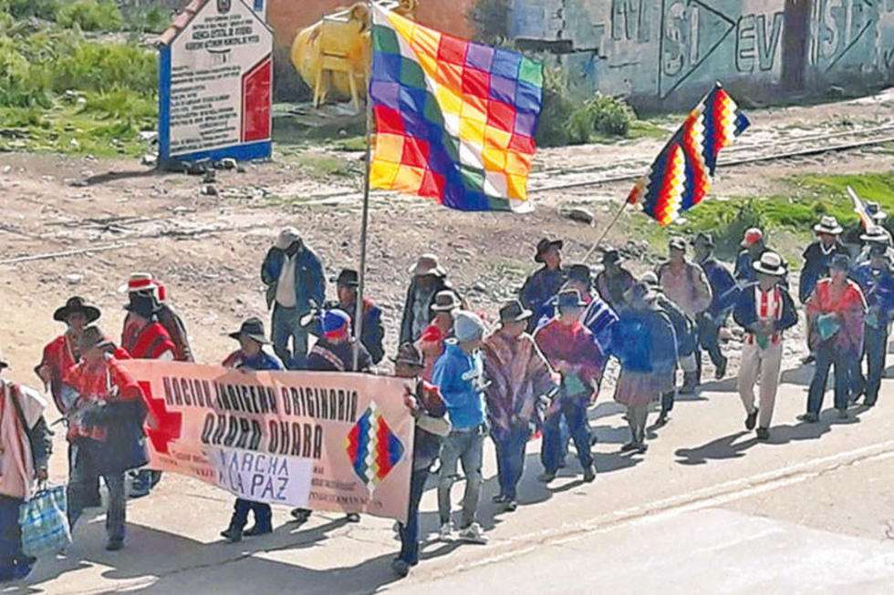 Indígenas que marchan a La Paz se reunen con el presidente