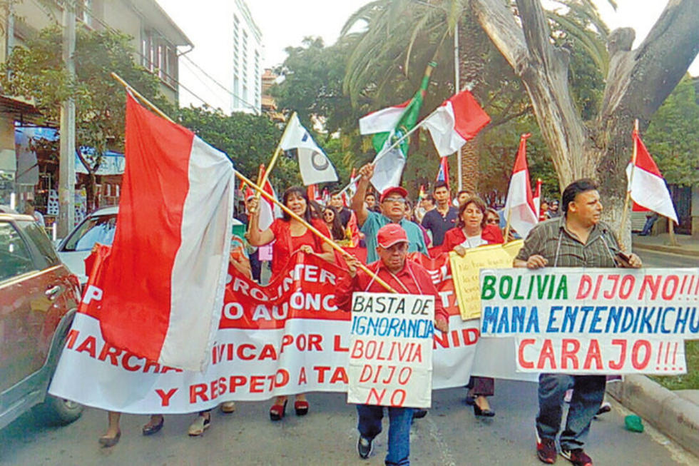 Cívicos, plataformas y políticos de oposición se movilizan por el 21F 