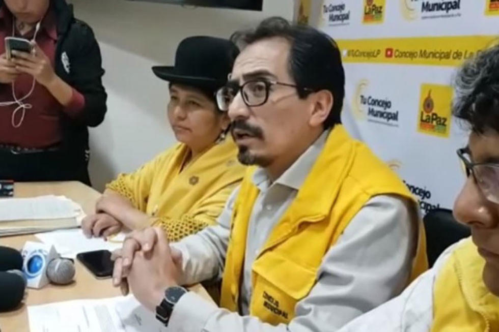 Concejal Fabian Siñani pide levantar su secreto bancario y el de su esposa