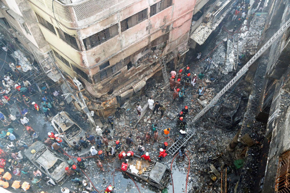 Un masivo incendio en Bangladés provoca 70 personas fallecidas