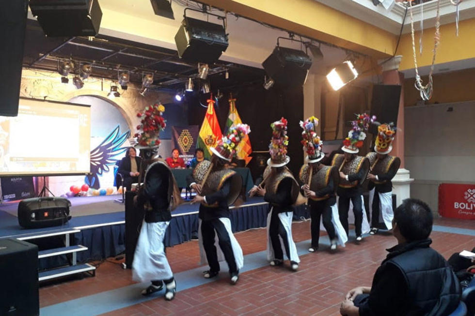 Desarrollan curso de danza escénica