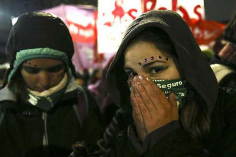Obligan a cesárea a niña violada en Argentina en vez del aborto solicitado 